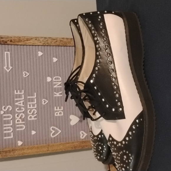 MICHEAL KORS SHOES - Picture 5 of 9